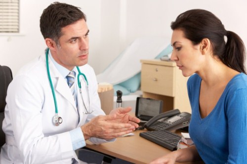 การเสริมหน้าอกด้วยการปลูกถ่ายรูปทรงหยดน้ำในการผ่าตัดเต้านม ภาพถ่ายก่อนและหลัง