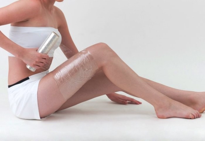 เราถอดหูออกจากด้านข้างอย่างรวดเร็วที่สะโพกที่บ้านและในโรงยิม