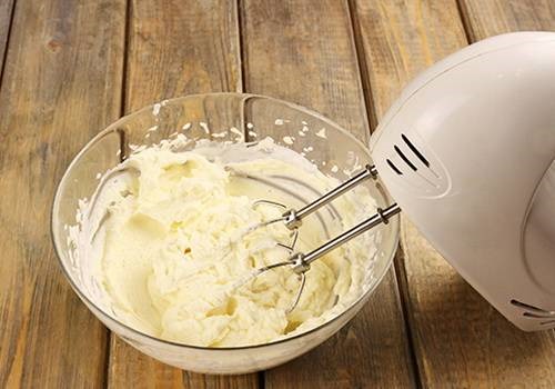 Masques capillaires à la maison. Pour une croissance rapide, de la brillance, du soyeux, de la sécheresse. Recettes avec vitamines, miel, moutarde, beurre, œuf