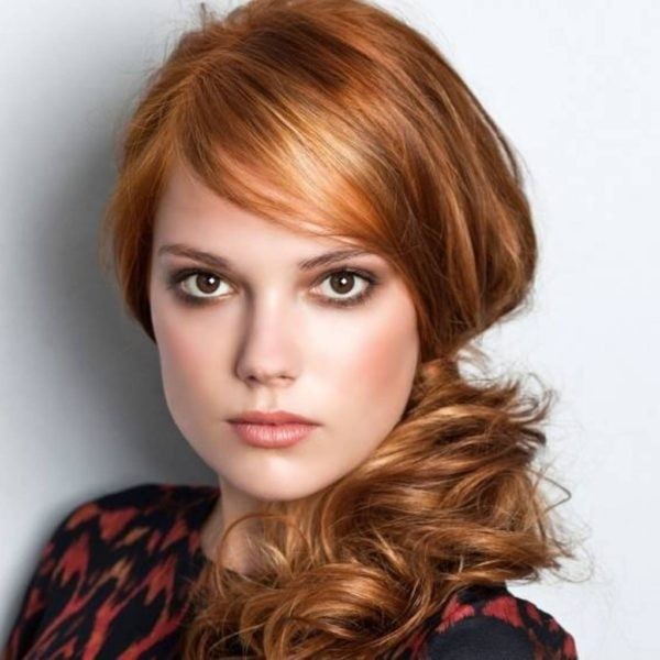 Les coiffures pour cheveux moyens faites-le vous-même.Instructions étape par étape pour des coiffures simples en 5 minutes à la maison