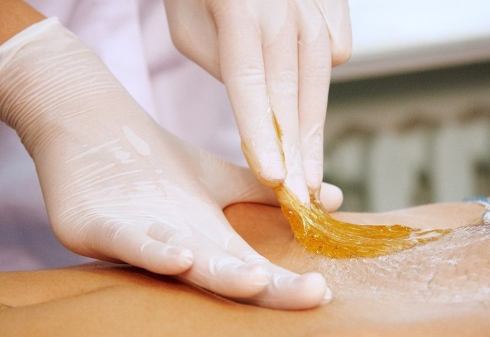 Shugaring ที่บ้าน วิธีกำจัดขนขาและบริเวณบิกินี่ สูตรวางน้ำตาลคำแนะนำเกี่ยวกับภาพถ่าย