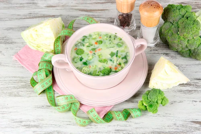 วิธีลดน้ำหนักในกระเพาะอาหารและข้างในหนึ่งสัปดาห์ที่บ้าน