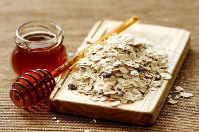 ทำไมผิวหนังที่มือจึงแตกใกล้เล็บถึงเป็นเลือด สาเหตุและการรักษาด้วยยาและการเยียวยาชาวบ้าน