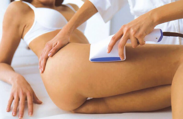 Massage anti-cellulite à domicile.Comment faire pour amincir l'abdomen, les jambes, les fesses et d'autres parties du corps. Instructions étape par étape avec photo