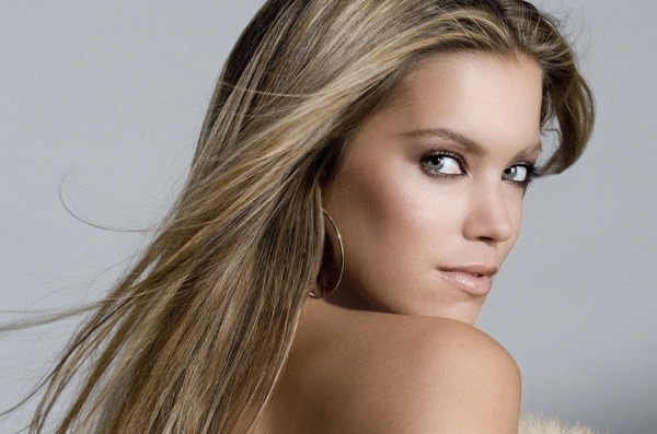 Coloration capillaire pour cheveux brun clair de longueur moyenne, courte et longue. Comment le faire soi-même à la maison, photo