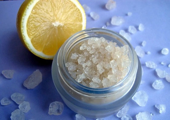 Laque pour les cheveux.Lequel est préférable d'utiliser, comment l'appliquer, comment le faire vous-même à la maison avec du sel de mer, hydratant, protecteur contre la chaleur, pour cheveux secs et peignage facile