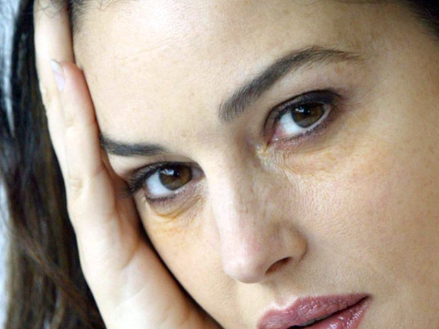 Moyens pour le soin de la peau autour des yeux après 30, 40 ans. Classement des meilleurs produits cosmétiques et recettes folkloriques