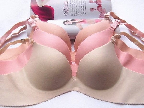 Quel âge le sein grandit-il, pourquoi ne pousse-t-il pas, que faire pour faire grandir le sein