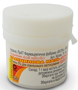 การแก้ไขสำหรับจุดสิวบนใบหน้า ที่ดีที่สุดในร้านขายยาและพื้นบ้านที่มีประสิทธิภาพ วิธีการกำจัดเม็ดสีอย่างรวดเร็วที่บ้าน