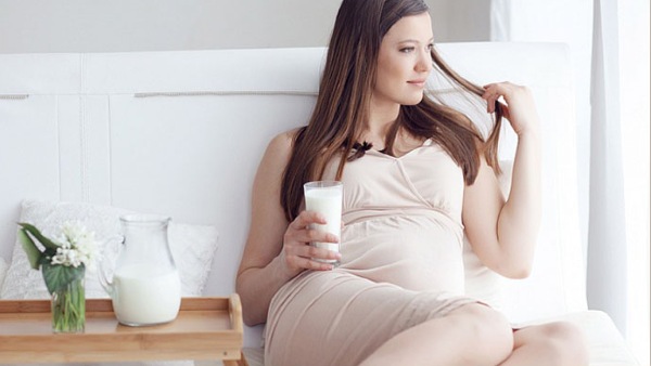 Masques capillaires à l'huile de bardane. Recettes, règles d'utilisation contre la chute des cheveux et pour la croissance