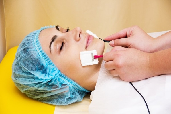 Acide hyaluronique pour les lèvres: photos avant et après, avantages et inconvénients, effet, contre-indications. Prix de la procédure et avis