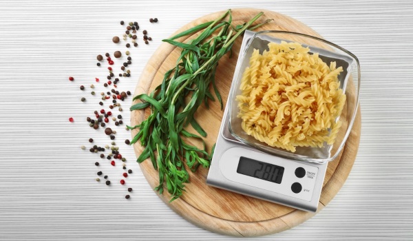 Combien de calories faut-il consommer par jour pour perdre du poids: une fille, une femme, une femme enceinte, une mère qui allaite, un homme. Comment calculer, pour 5 kg, 10 kg, table