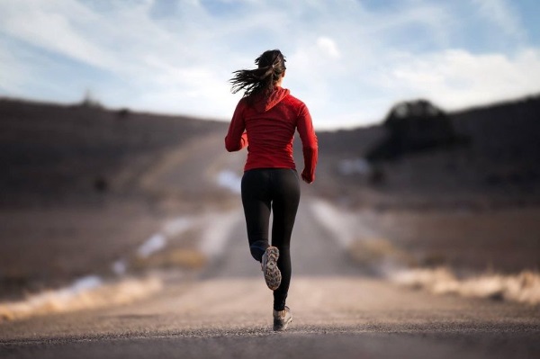 Huile de germe de blé: propriétés, composition, application pour le visage, les cheveux, les cils, les ongles et les vergetures. Prix et où acheter