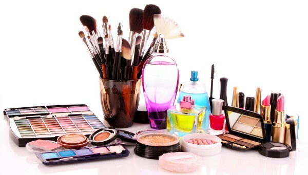 Ce qu'il ne faut pas faire après le botox. Combien de temps vous ne pouvez pas aller au lit, vous pencher, boire de l'alcool, des antibiotiques, faire du sport, prendre un bain de soleil, aller aux bains publics, à la piscine