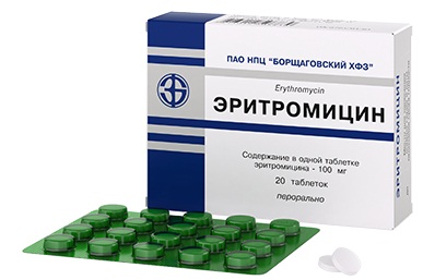 L'acné sur le menton chez les femmes sur le visage. Causes d'apparition après 30 ans, pendant la grossesse.Quel organe est en panne, remèdes maison