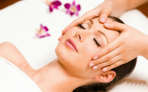 ผู้เชี่ยวชาญด้านความงามด้านความงาม - มันคือใครทำอะไรฝึกอบรมโดยไม่ได้รับการศึกษาทางการแพทย์หลักสูตร