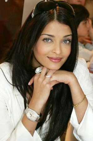 Aishvaria Rai. Photos avant et après la chirurgie plastique, sans photoshop, maquillage, dans sa jeunesse et maintenant, comment l'actrice a perdu du poids