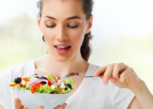 Comment supprimer un double menton. Cosmétologie sans chirurgie: injections, fils, charges, exercices, revitonics, lifting RF, lipolytiques, Darsonval, teips et plus