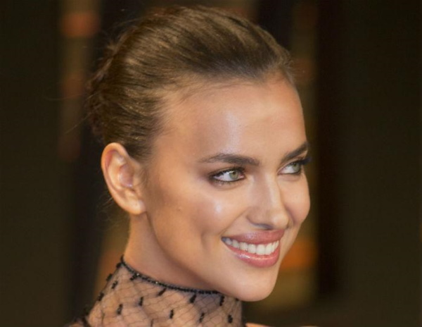 Irina Shayk. Photos chaudes en maillot de bain, avant et après la chirurgie plastique, biographie