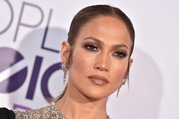 Types de sourcils chez les filles. Photos, titres, correction, tatouage