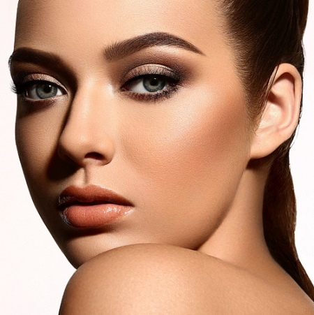 Types de sourcils chez les filles. Photos, titres, correction, tatouage