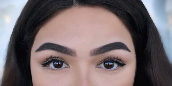 Types de sourcils chez les filles. Photos, titres, correction, tatouage