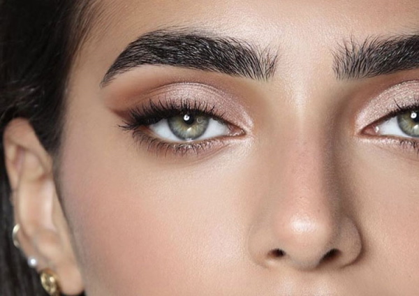 Types de sourcils chez les filles. Photos, titres, correction, tatouage